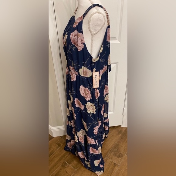 XL Dress - Picture 3 of 6